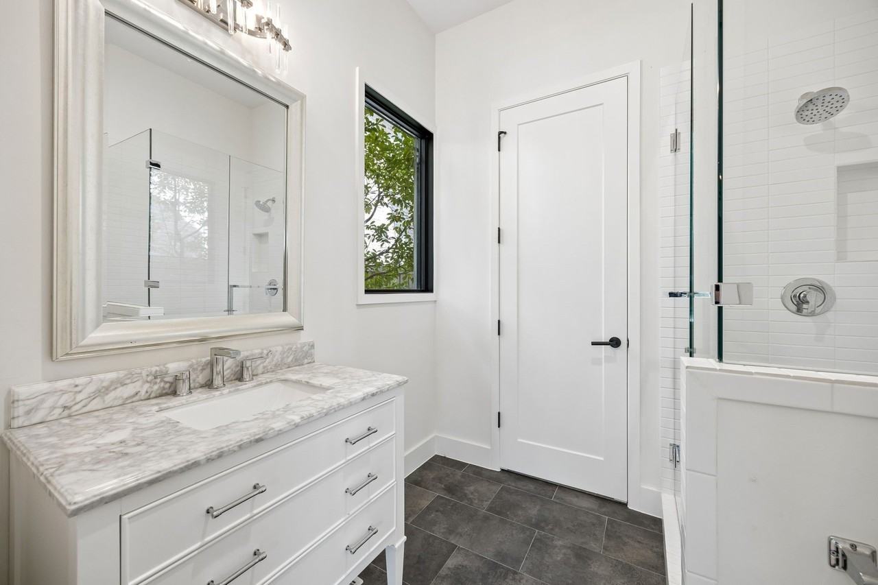 4437 Grassmere Ln - Photo 7 of 37