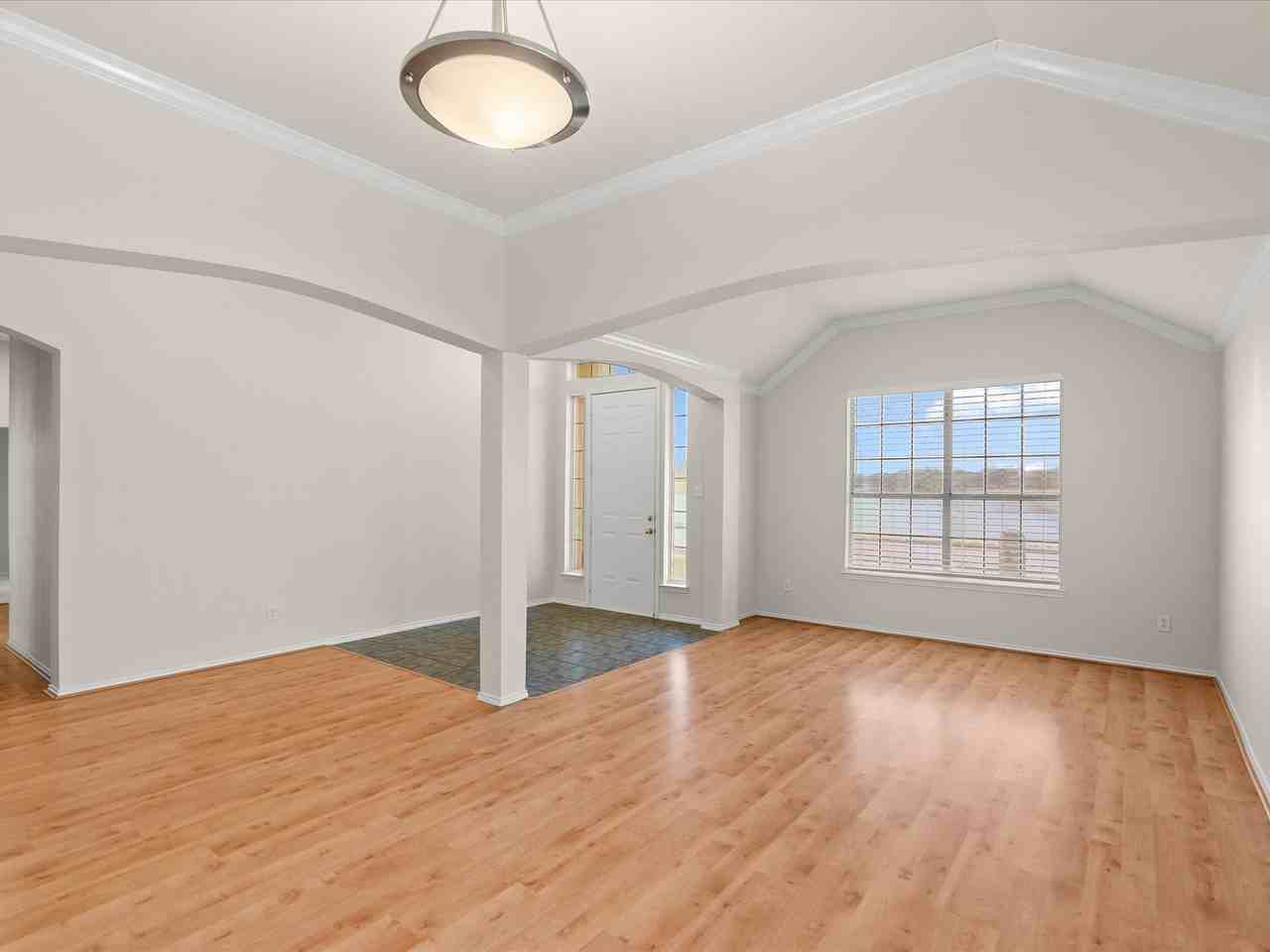 1420 Hudspeth Dr - Photo 3 of 34