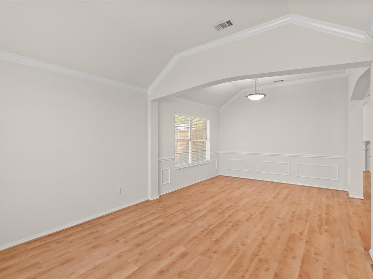 1420 Hudspeth Dr - Photo 4 of 34