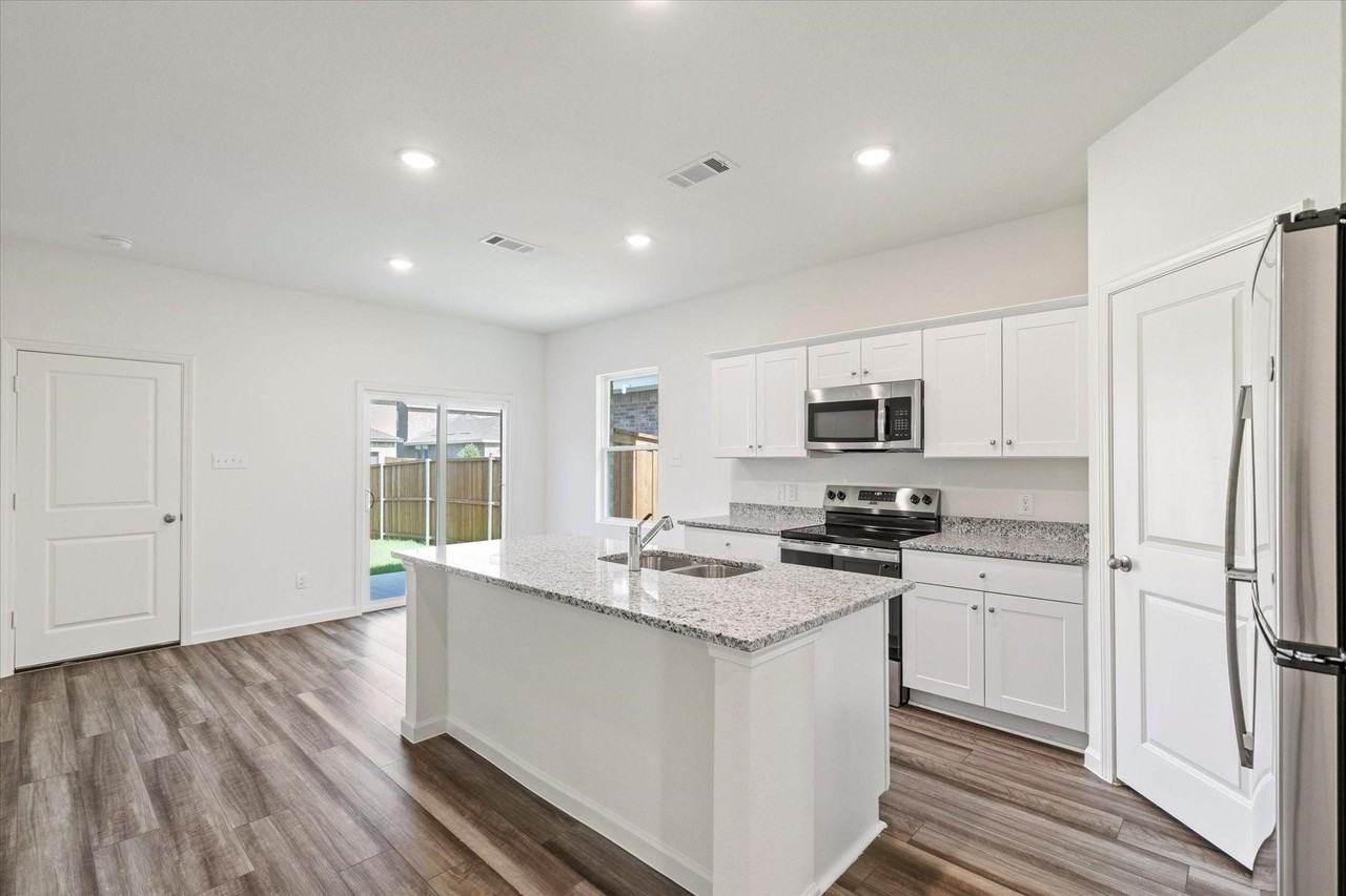 3208 Dillonwood St - Photo 4 of 15