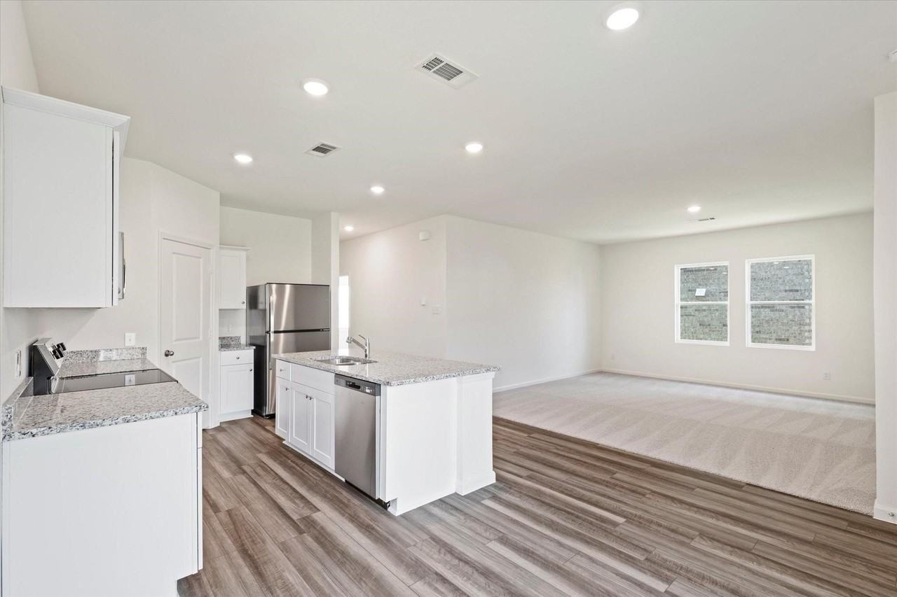 3208 Dillonwood St - Photo 6 of 15