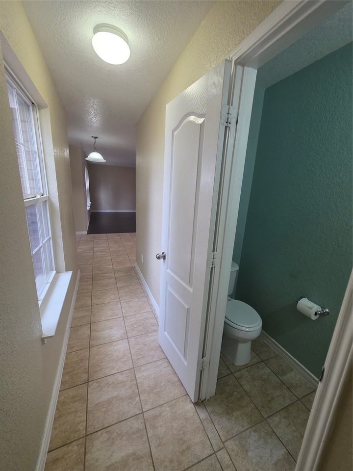 4207 Bayside Ct - Photo 4 of 40