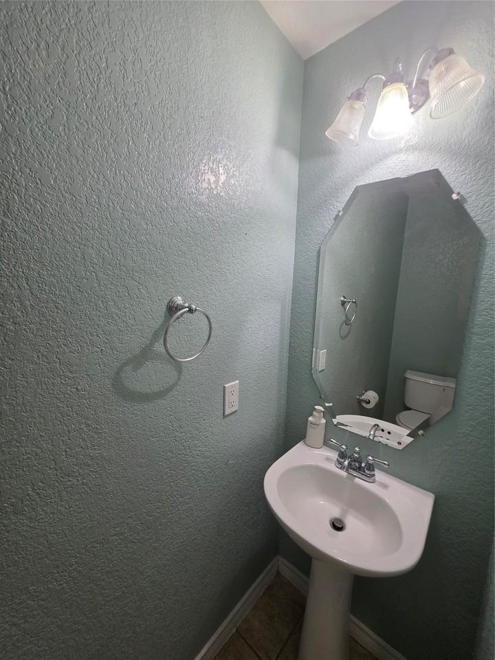 4207 Bayside Ct - Photo 5 of 40