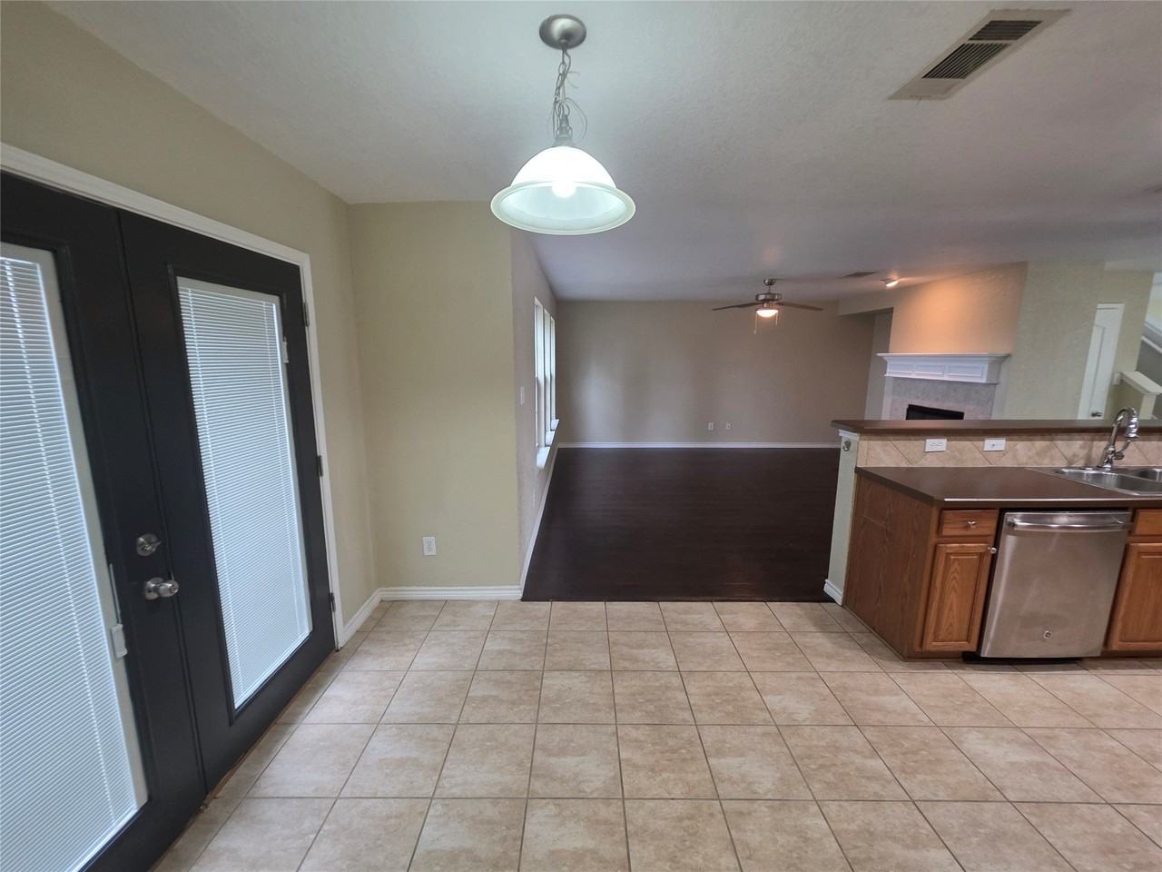 4207 Bayside Ct - Photo 6 of 40