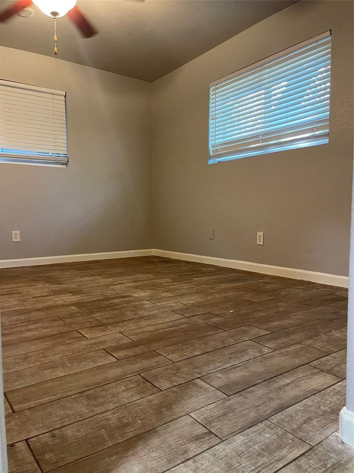 6912 Heritage Ln - Photo 6 of 13