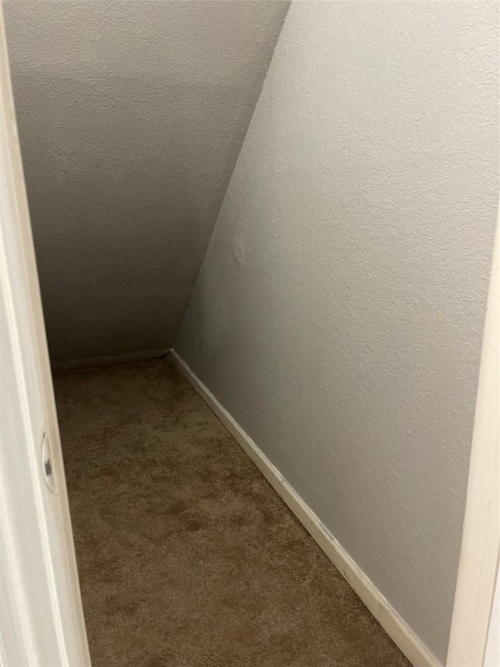 6912 Heritage Ln - Photo 7 of 13