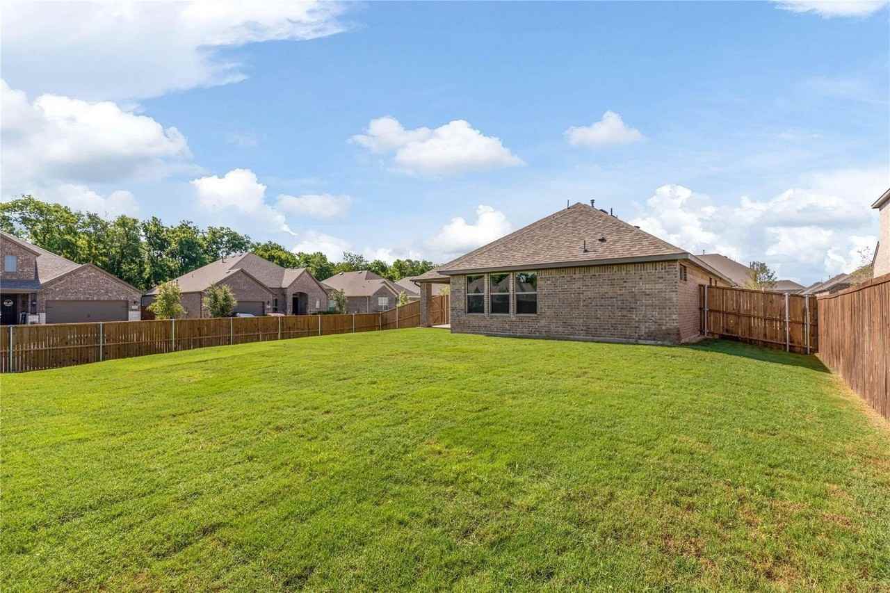 1253 Carinna Dr - Photo 2 of 32