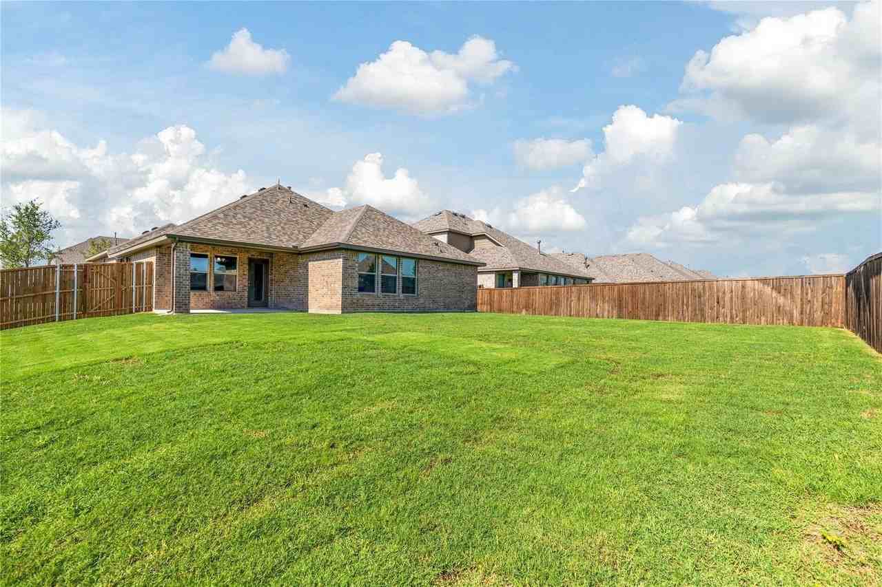 1253 Carinna Dr - Photo 3 of 32