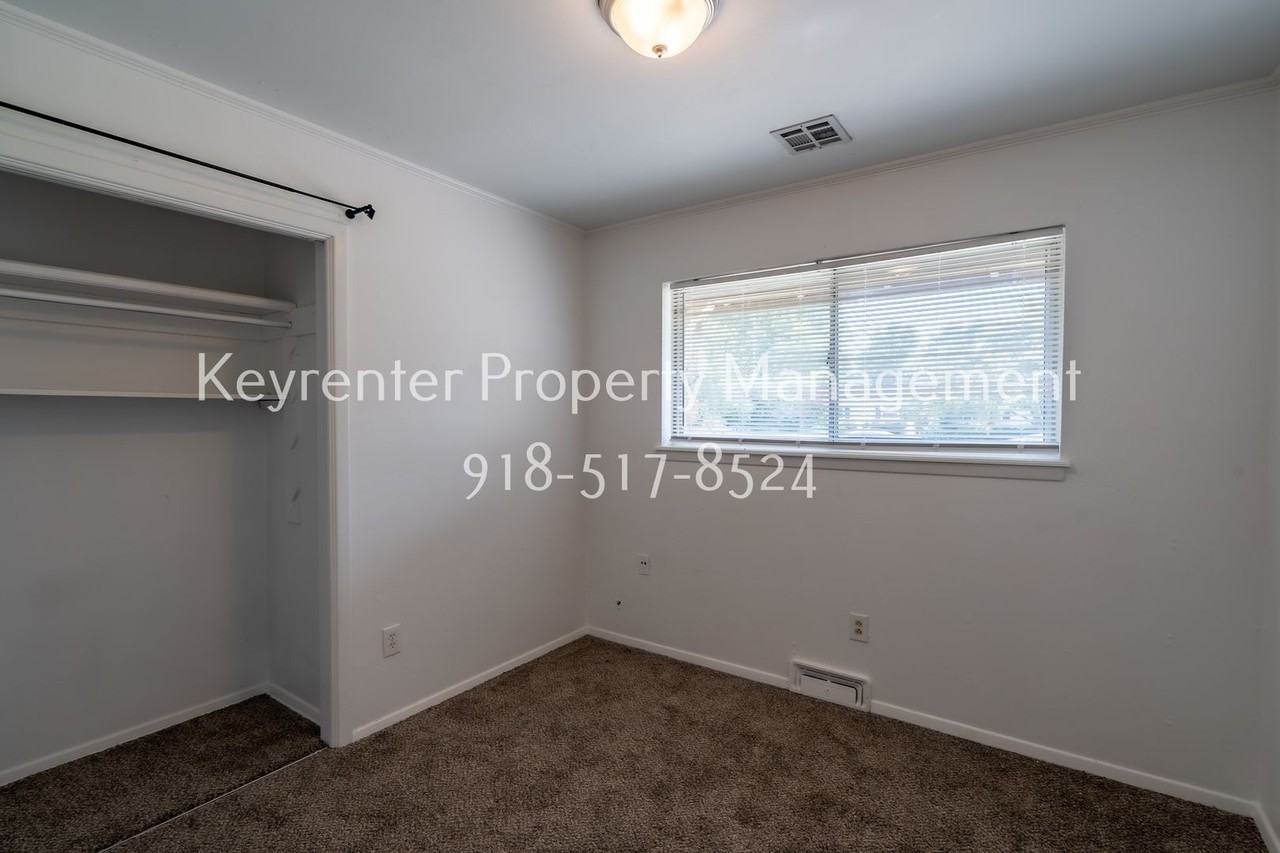 9041 E 33rd St - Photo 4 of 16