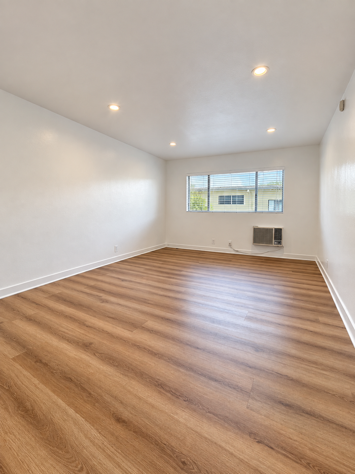 6556 Lamirada Ave - Photo 6 of 10