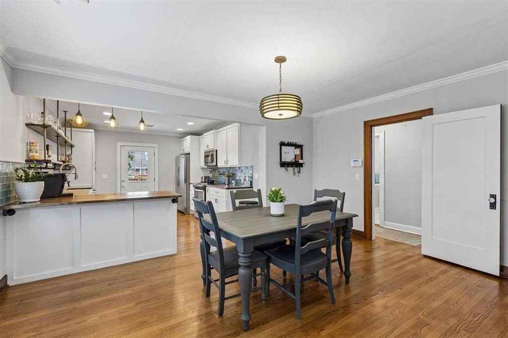 949 Ne 19th St - Photo 3 of 3