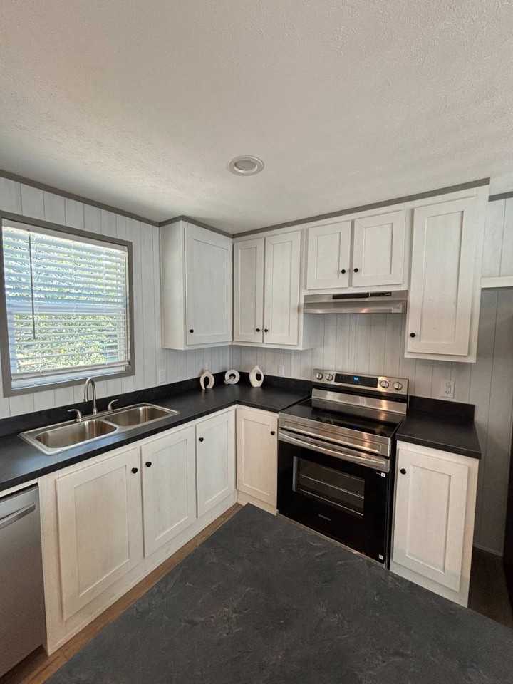 99 Park Ln - Photo 2 of 6