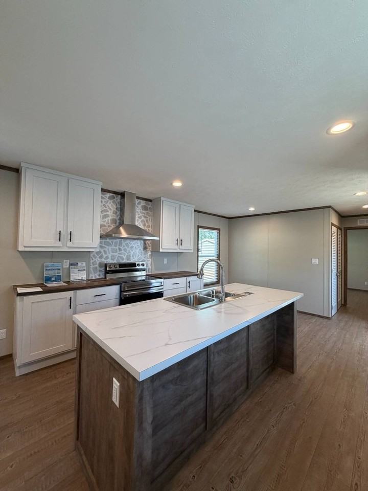 150 Park Ln - Photo 4 of 13