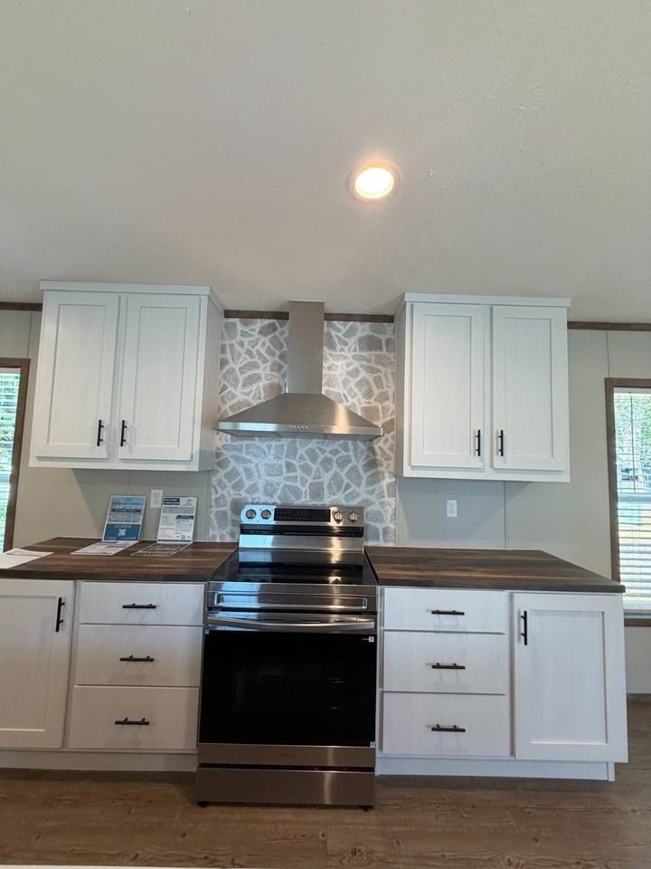 150 Park Ln - Photo 5 of 13