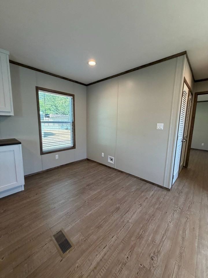 150 Park Ln - Photo 6 of 13