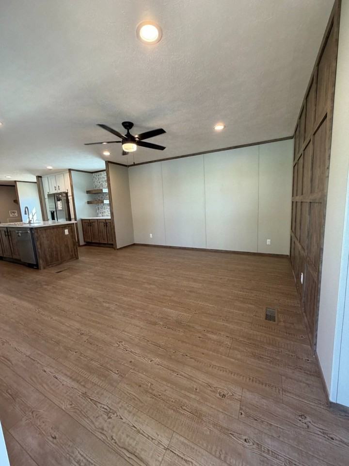 150 Park Ln - Photo 7 of 13