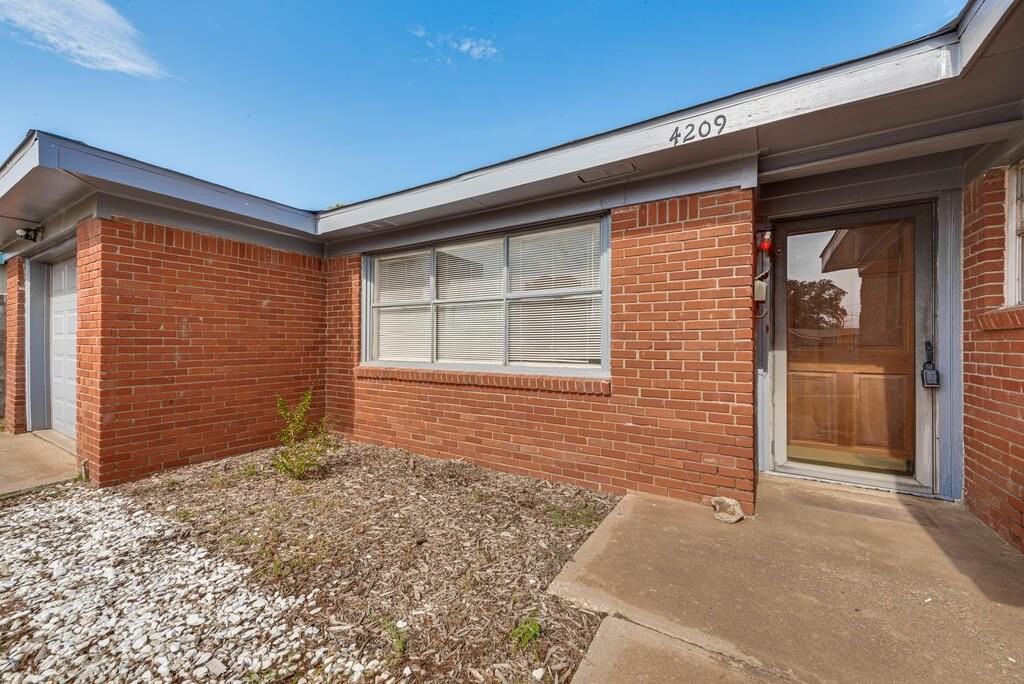 4209 Fernwood St - Photo 3 of 9