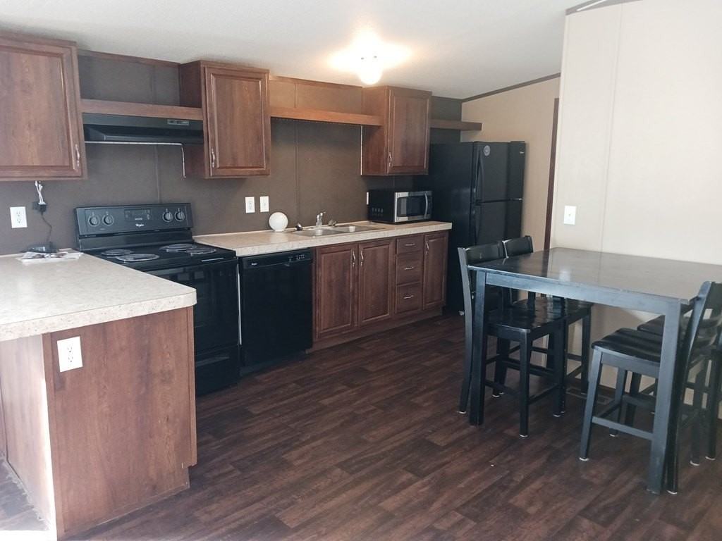 7100 Airline Dr - Photo 5 of 10