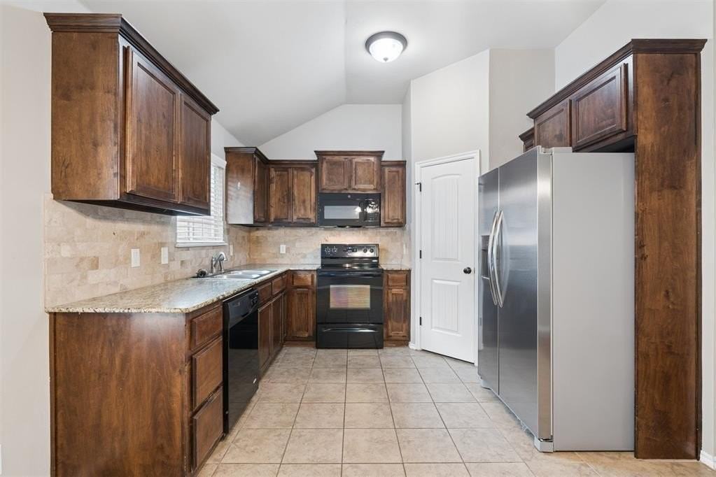 2312 Nw 199th St - Photo 7 of 27