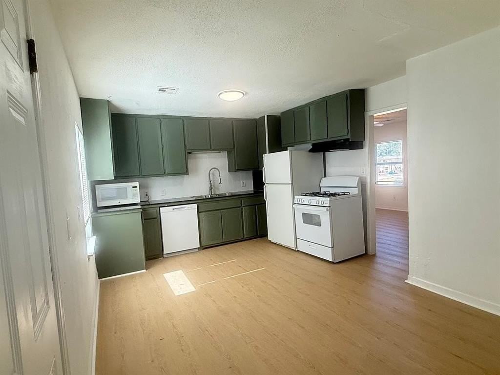 1804 Elm Dr - Photo 6 of 19