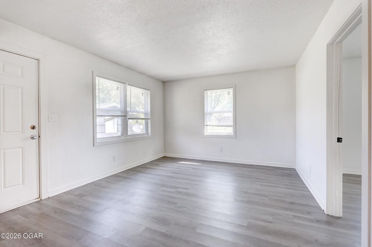 1523 S Jefferson St #B - Photo 4 of 15