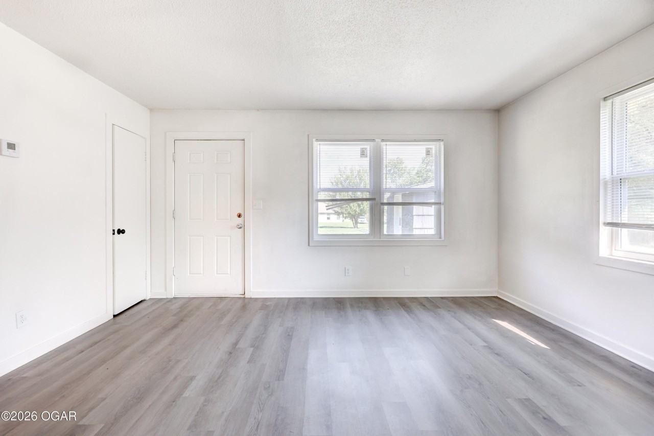1523 S Jefferson St #B - Photo 5 of 15