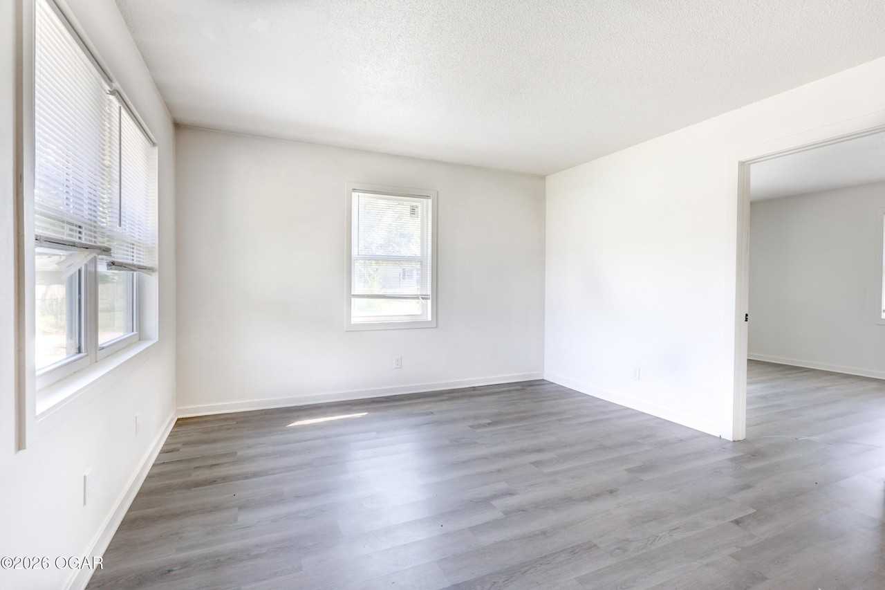 1523 S Jefferson St #B - Photo 6 of 15