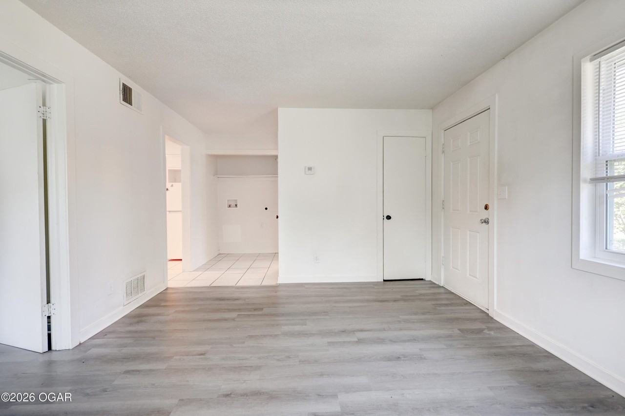 1523 S Jefferson St #B - Photo 7 of 15