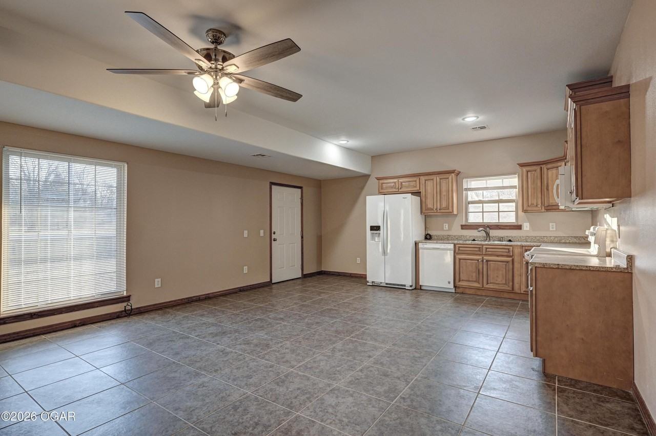 1280 Willow Ln #A - Photo 4 of 27