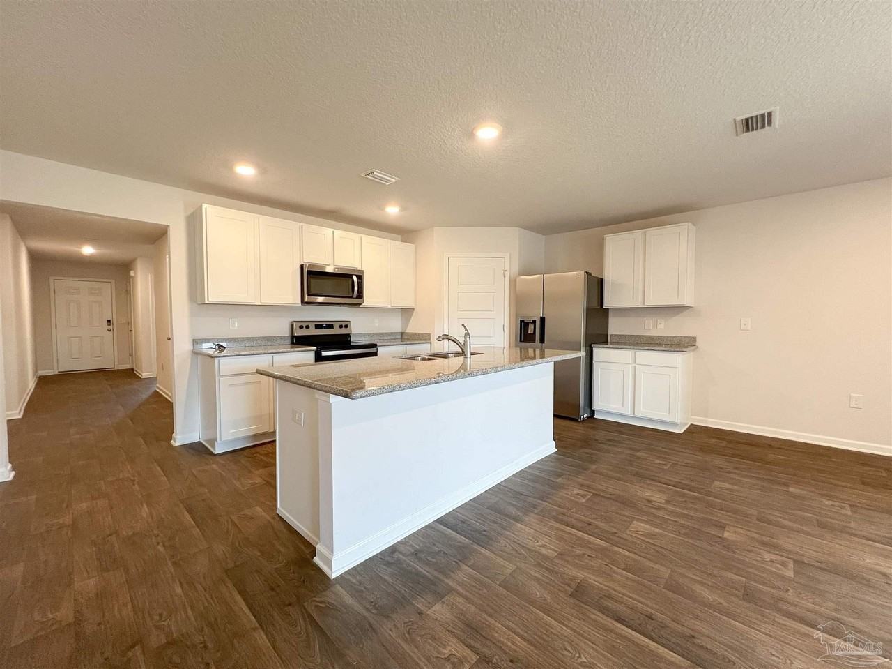 2340 Kirkwood Dr - Photo 3 of 33