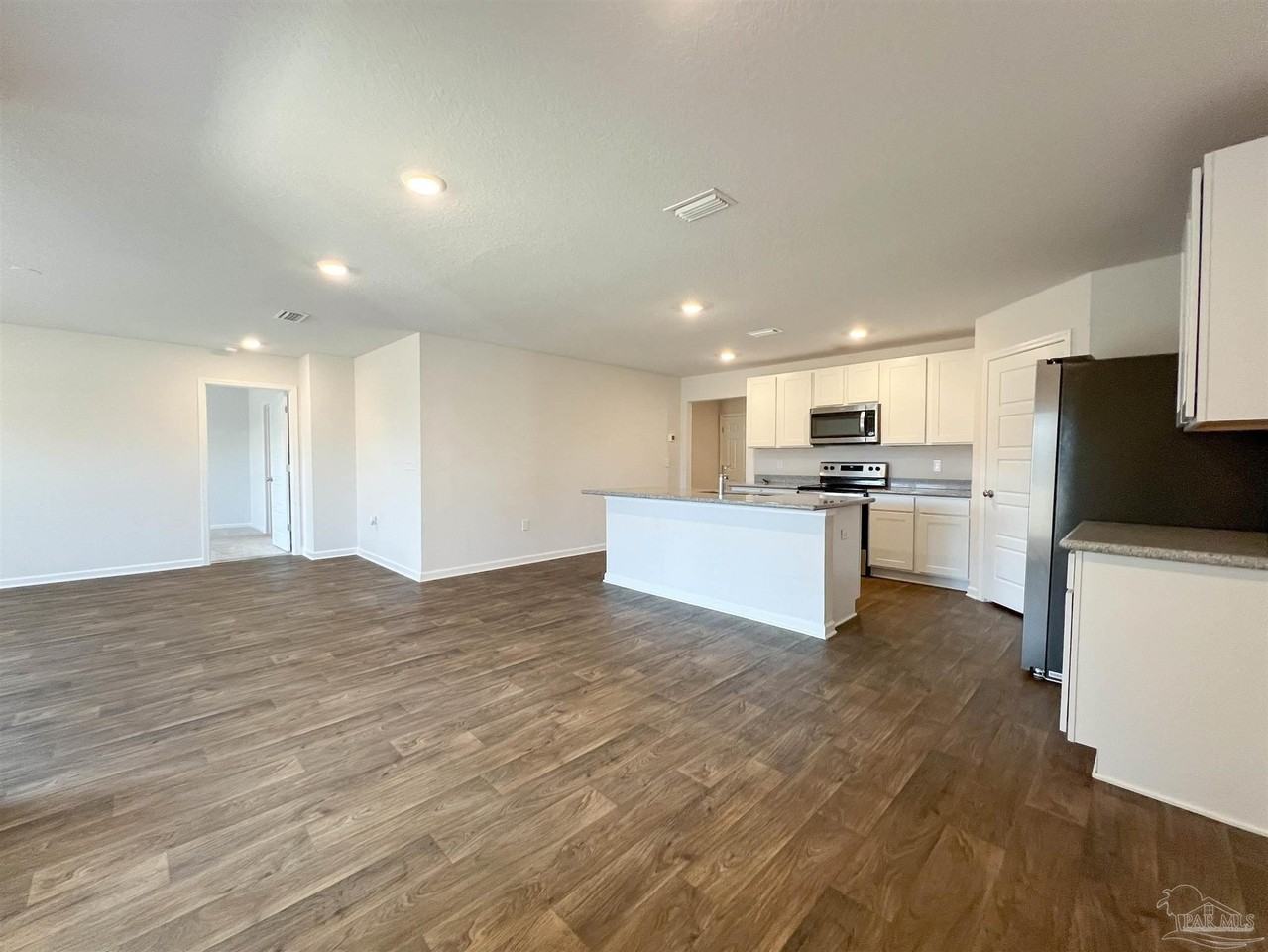 2340 Kirkwood Dr - Photo 4 of 33