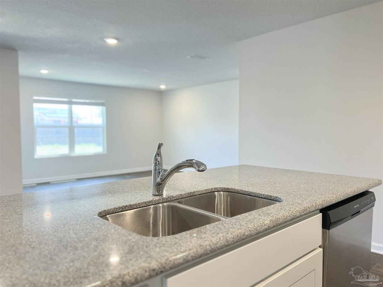 2340 Kirkwood Dr - Photo 5 of 33
