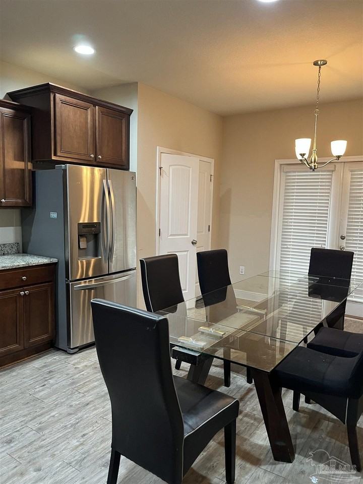 2465 Redford Dr - Photo 3 of 6