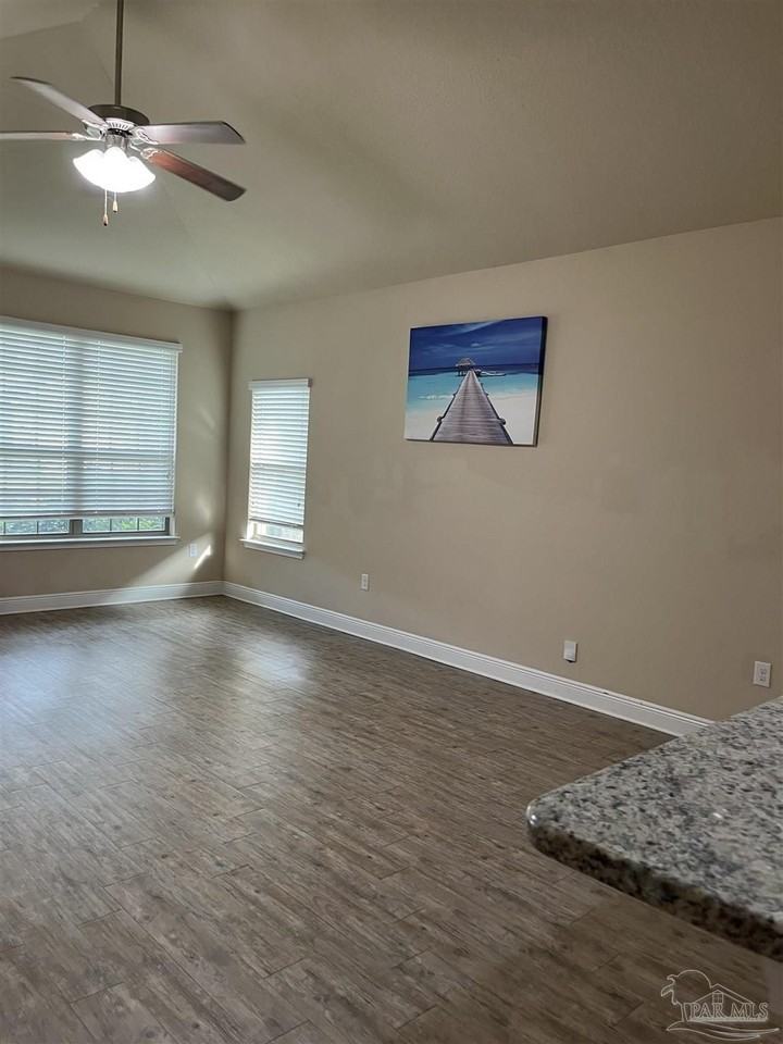 2465 Redford Dr - Photo 4 of 6