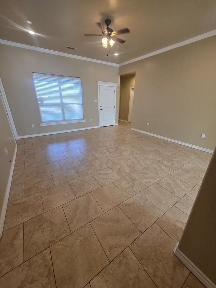 104 S Carver St - Photo 3 of 26