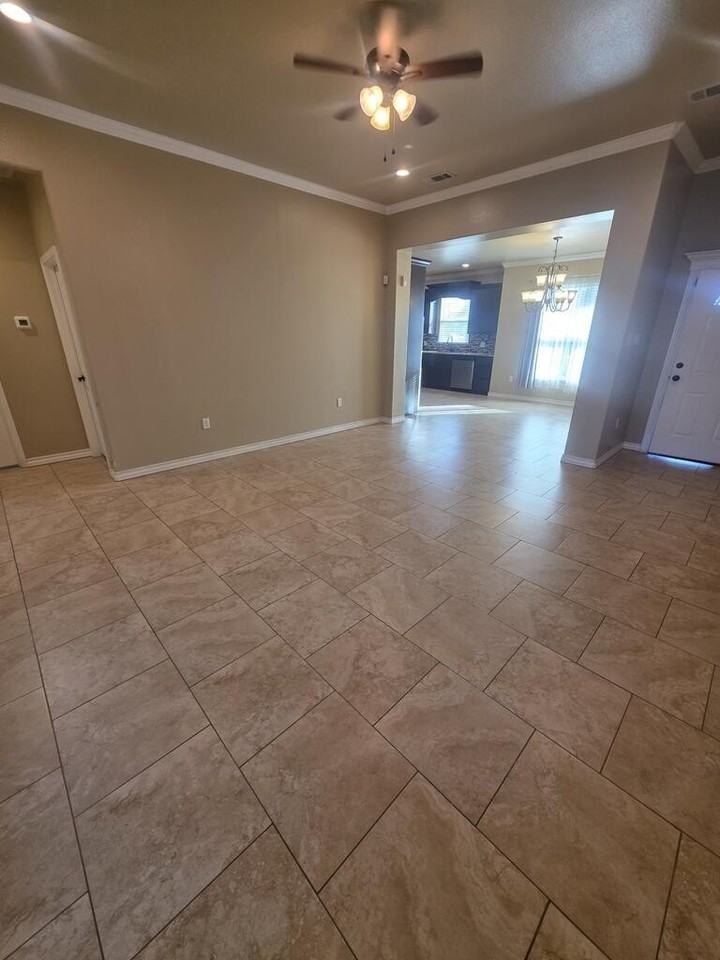 104 S Carver St - Photo 4 of 26
