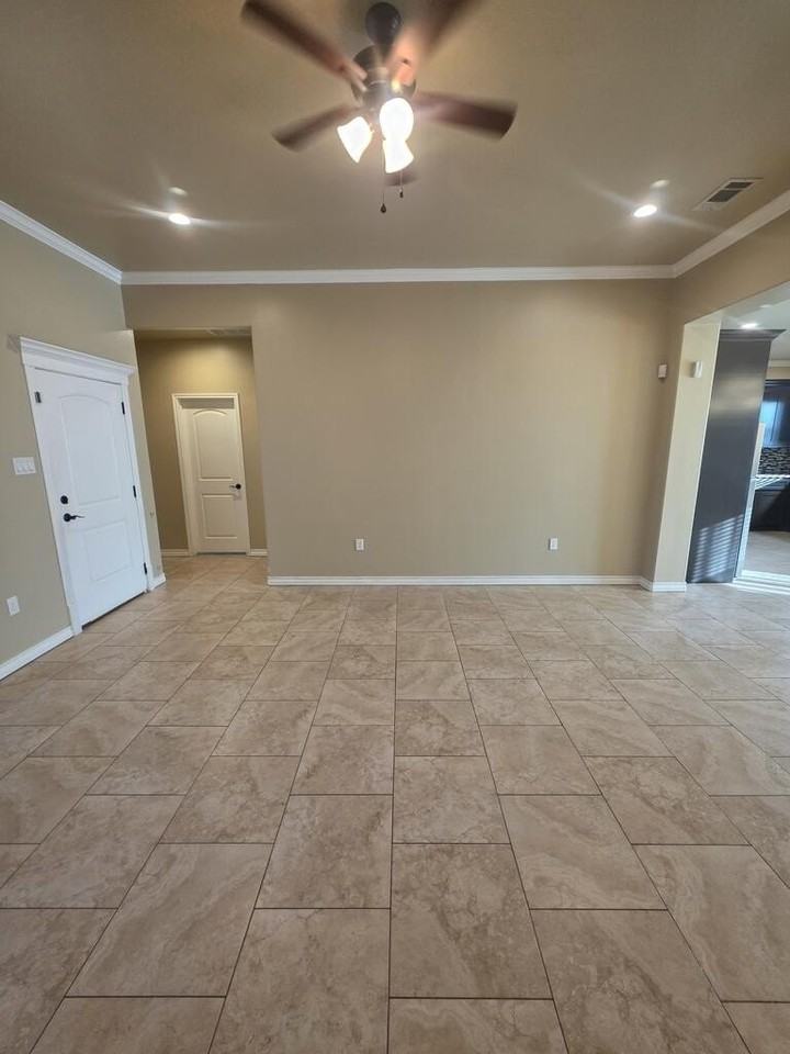 104 S Carver St - Photo 5 of 26