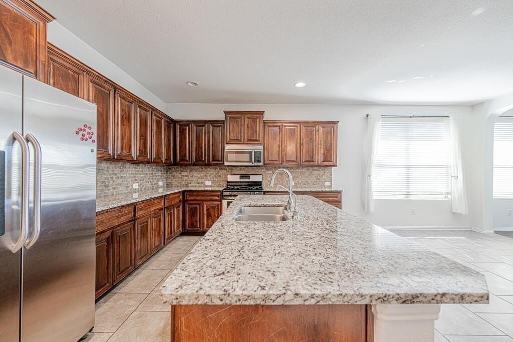 6701 Colony Rd - Photo 5 of 28