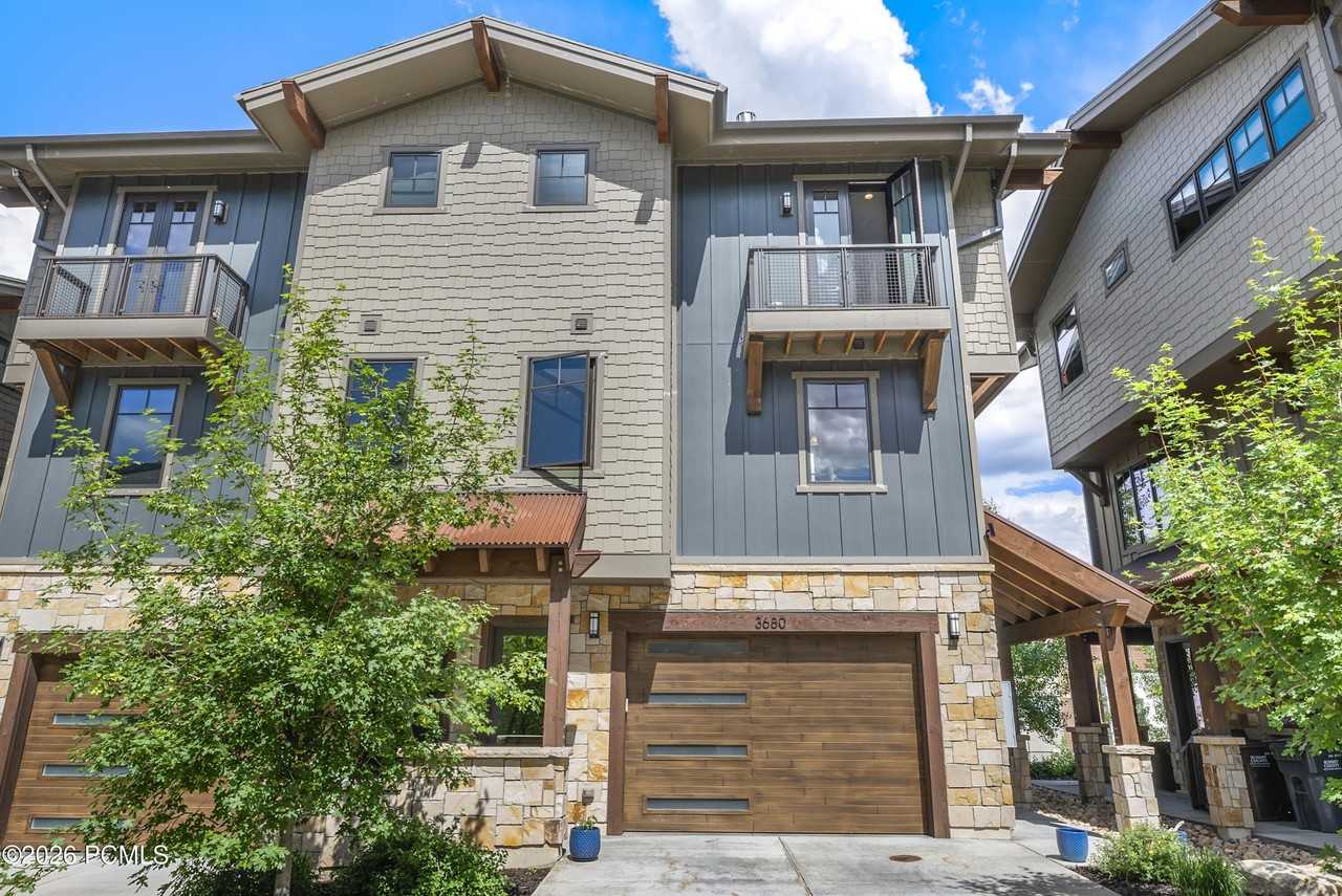 3680 Blackstone Dr - Photo 4 of 32