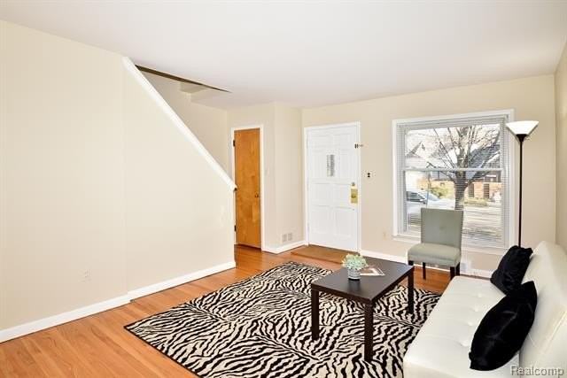1515 W Farnum Ave - Photo 2 of 21