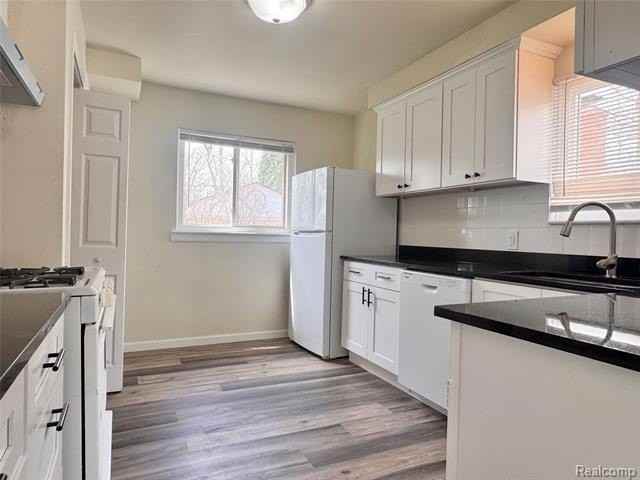 26371 Compson St - Photo 3 of 19