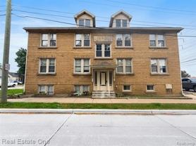 4700 Curtis St #2E - Photo 1 of 1