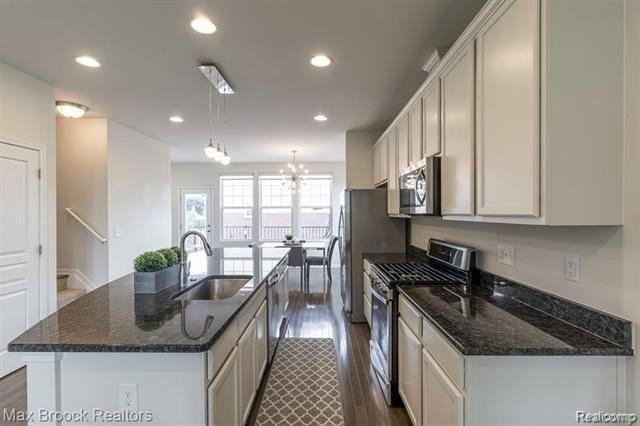 333 Glenhurst Blvd #9 - Photo 7 of 14