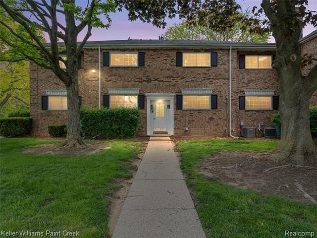 685 E Fox Hills Dr #67