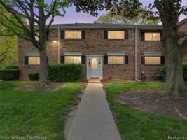 featured image of 685 E Fox Hills Dr #67