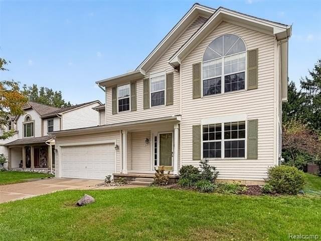 47258 Scarlet Dr N - Photo 2 of 30