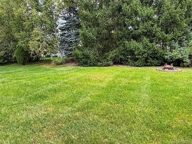 47258 Scarlet Dr N - Photo 4 of 30