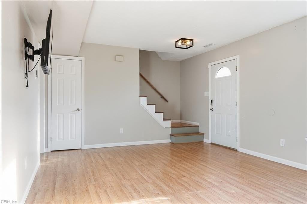 4865 Halwell Dr - Photo 4 of 36