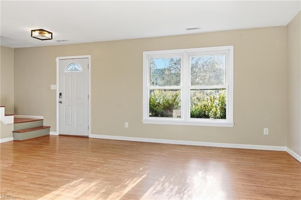 4865 Halwell Dr - Photo 5 of 36