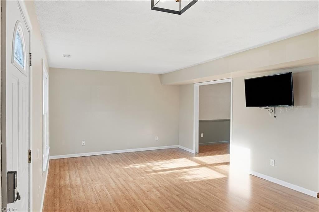 4865 Halwell Dr - Photo 6 of 36